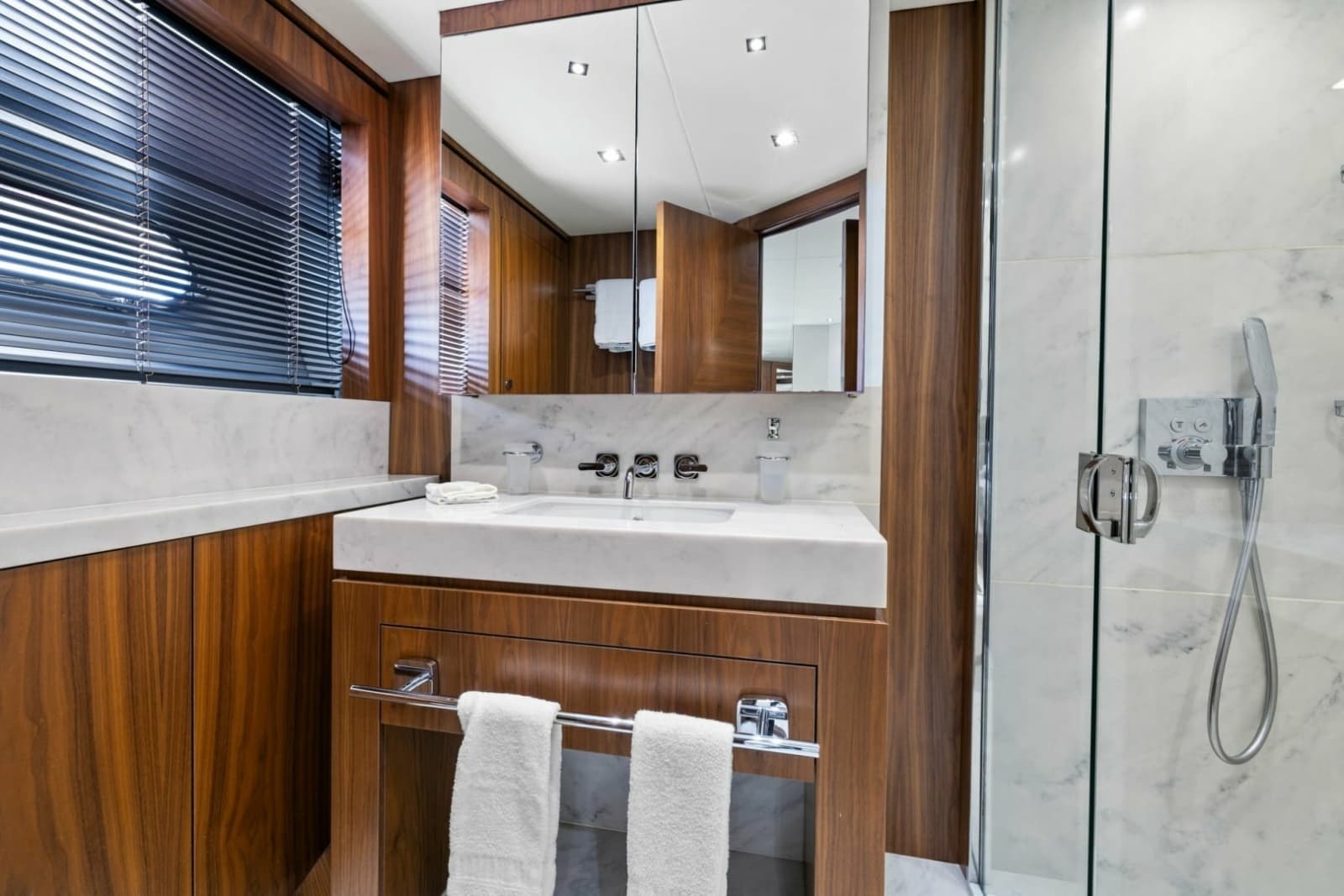 2018 Sunseeker 95 Motoryacht - Photo 24