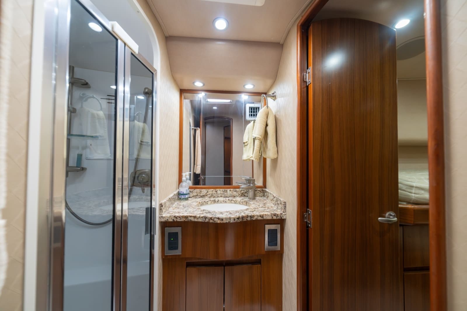 2012 Viking 60 Convertible - Photo 65