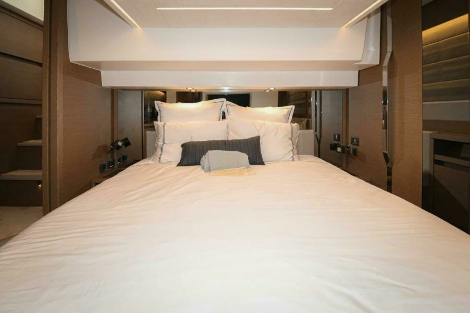 2023 Prestige 520 Flybridge - Photo 8