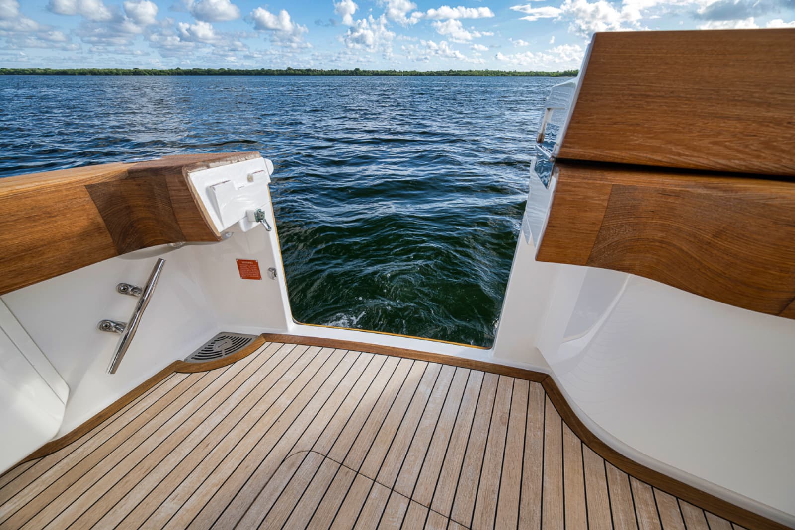 2020 Viking 68 Convertible - Photo 52