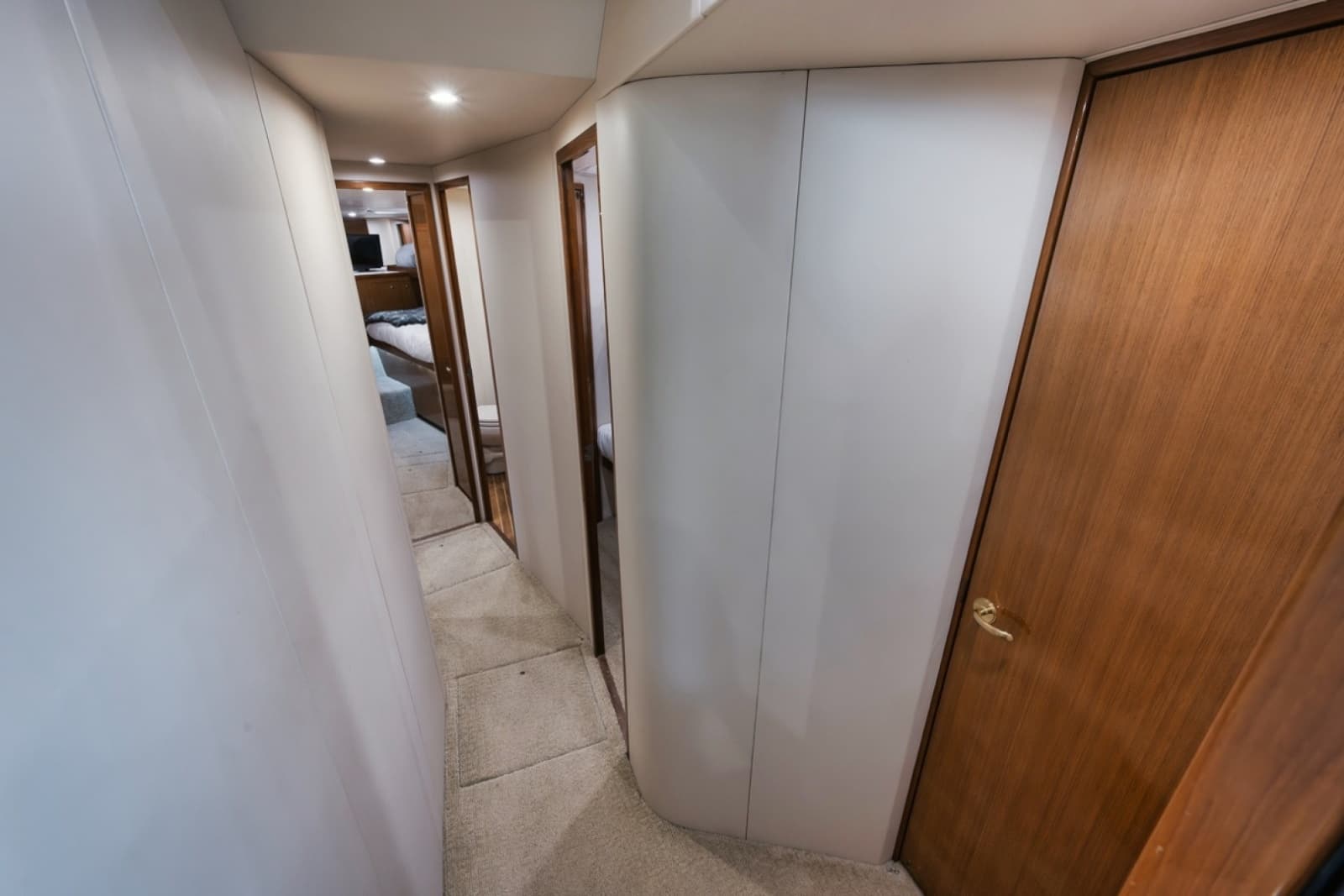 2003 Viking 52 Convertible - Photo 13