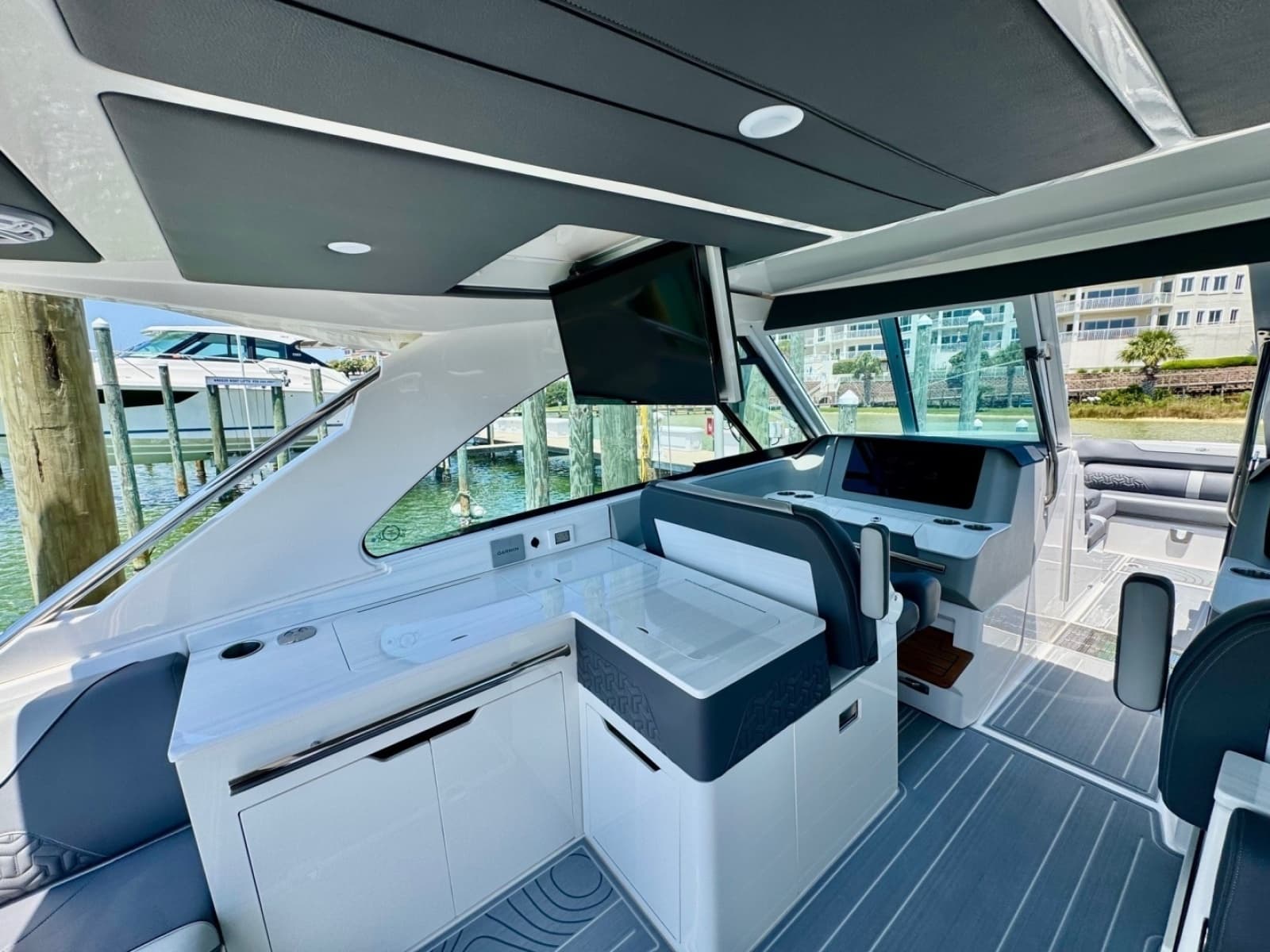 2025 Regal LS36 - Photo 5