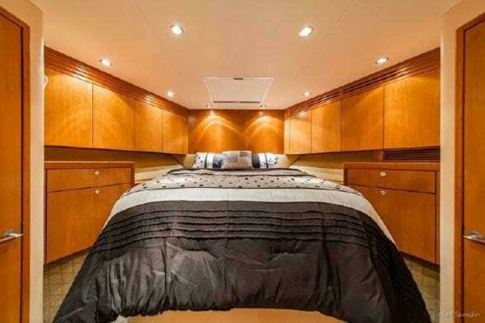 2008 Hatteras 77 Enclosed Bridge - Photo 24