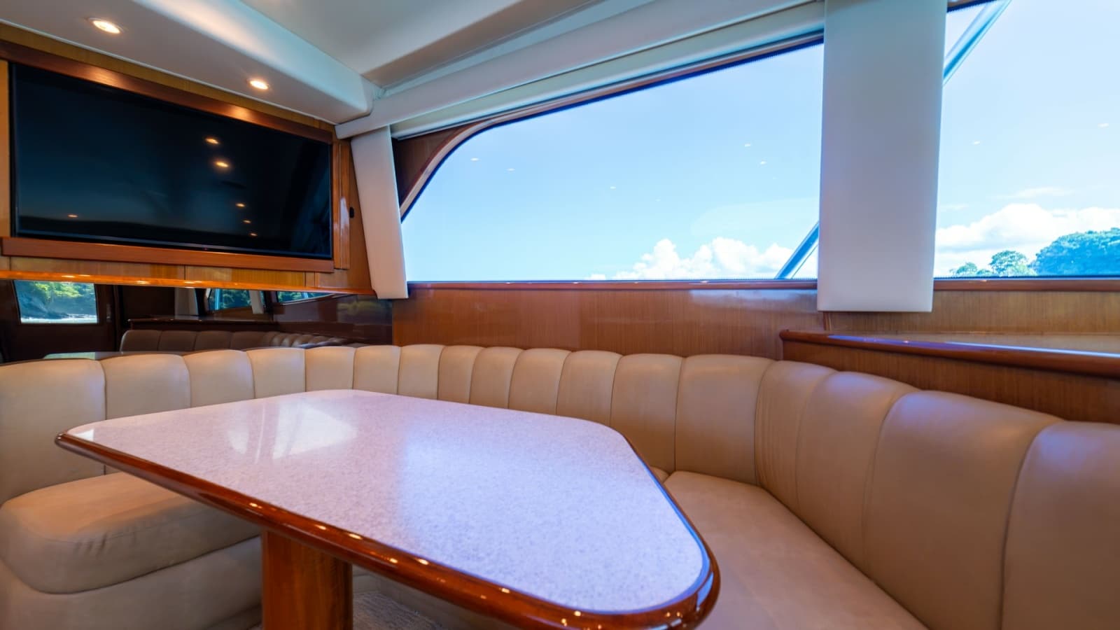 2001 Viking 61 Convertible - Photo 20