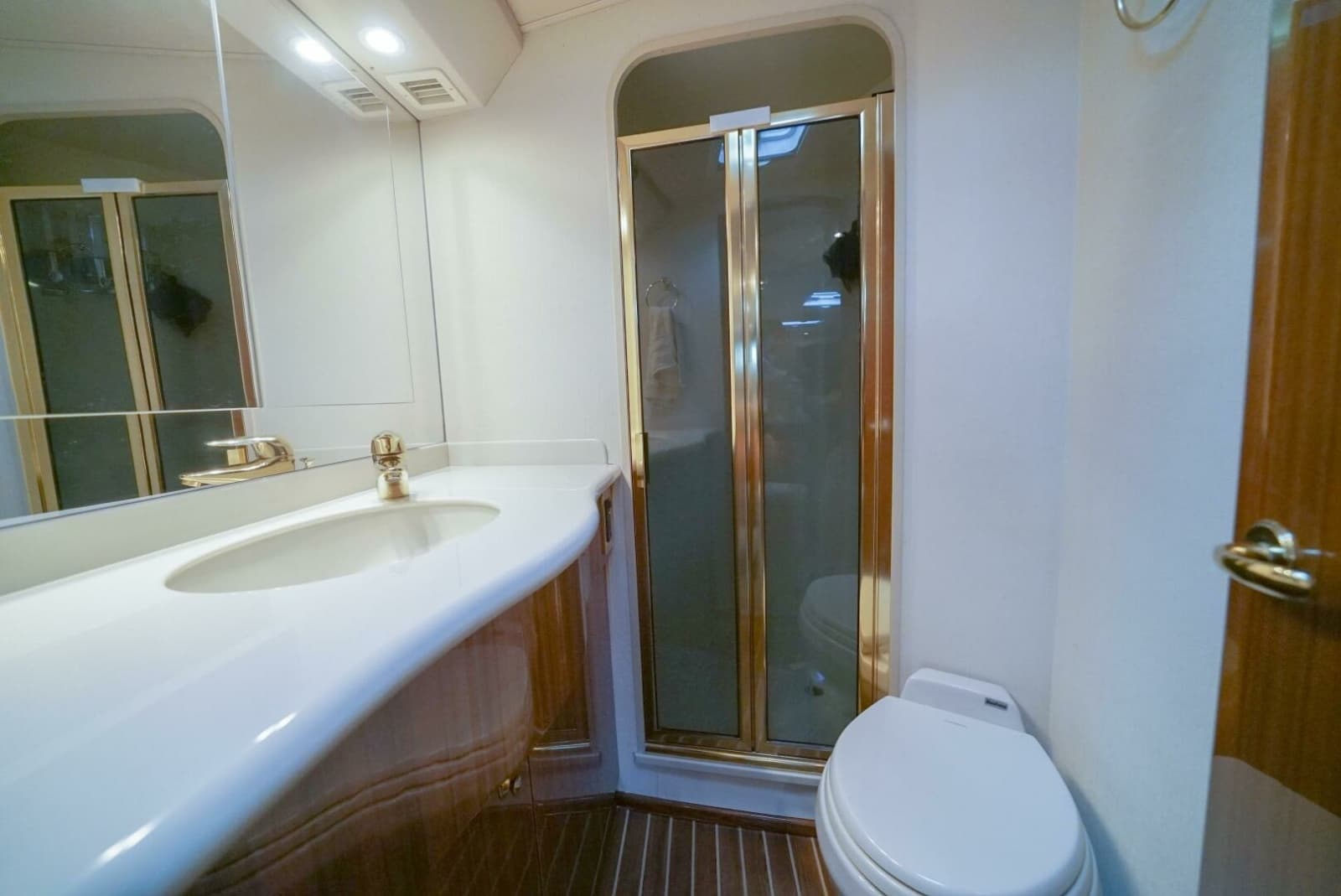2007 Viking 45 Convertible - Photo 17