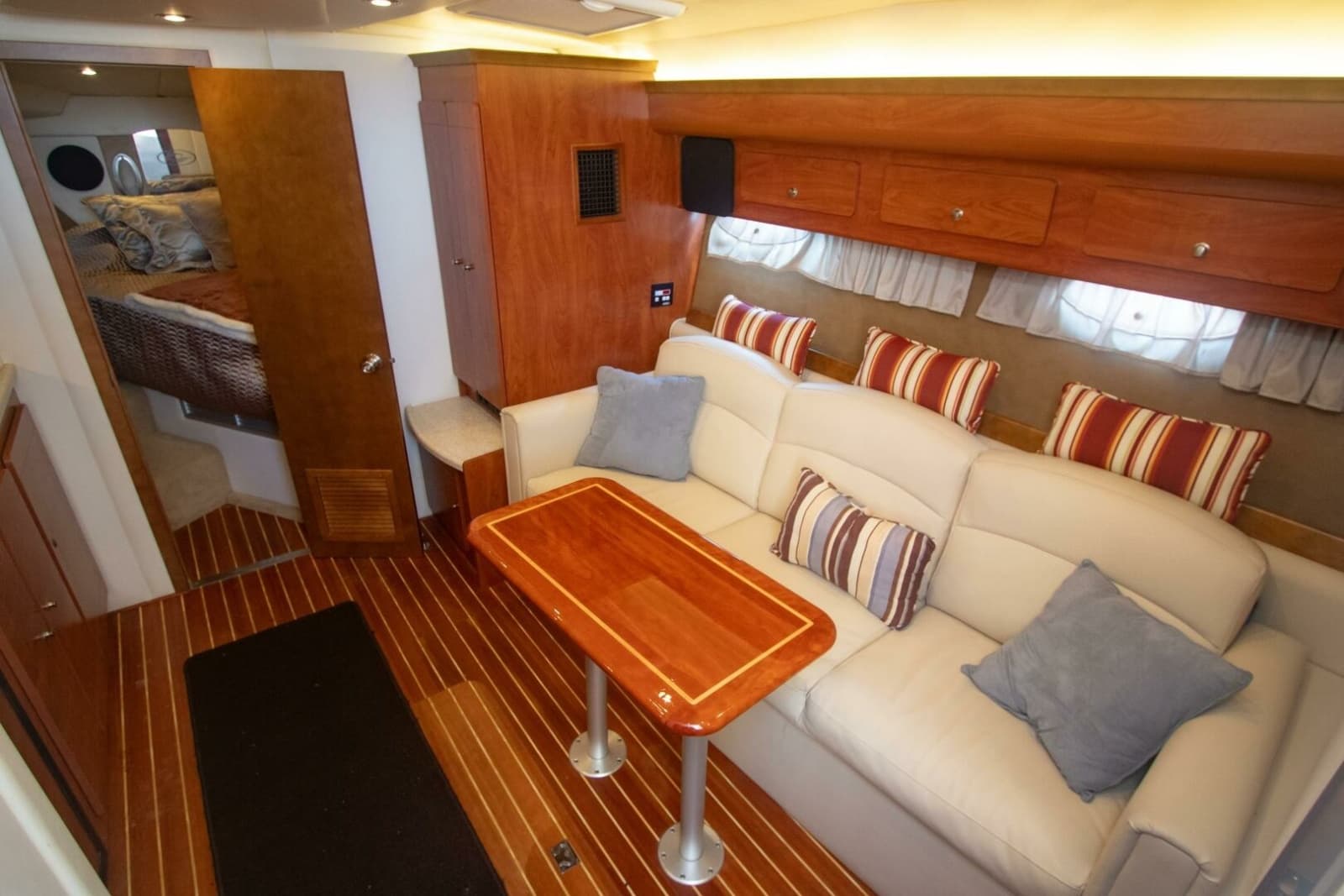 2008 Rinker 40 Express Cruiser - Photo 4