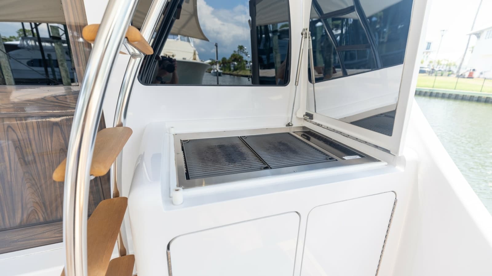 2021 Hatteras 65 GT - Photo 60