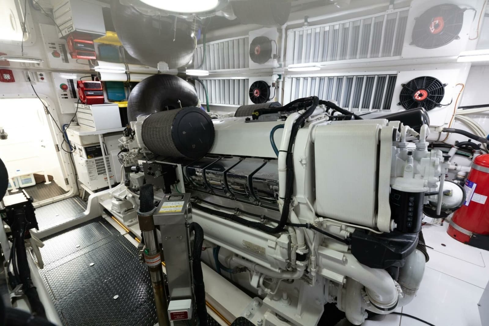 2015 Viking 70 Convertible - Photo 79