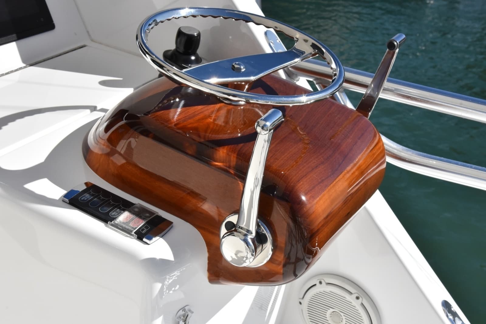 2019 Viking 80 Skybridge - Photo 141