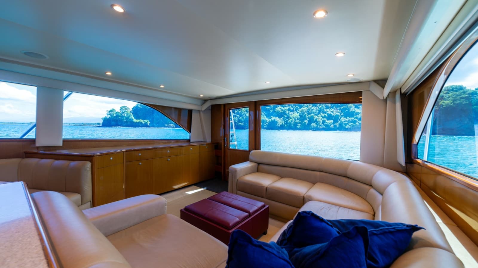 2001 Viking 61 Convertible - Photo 11
