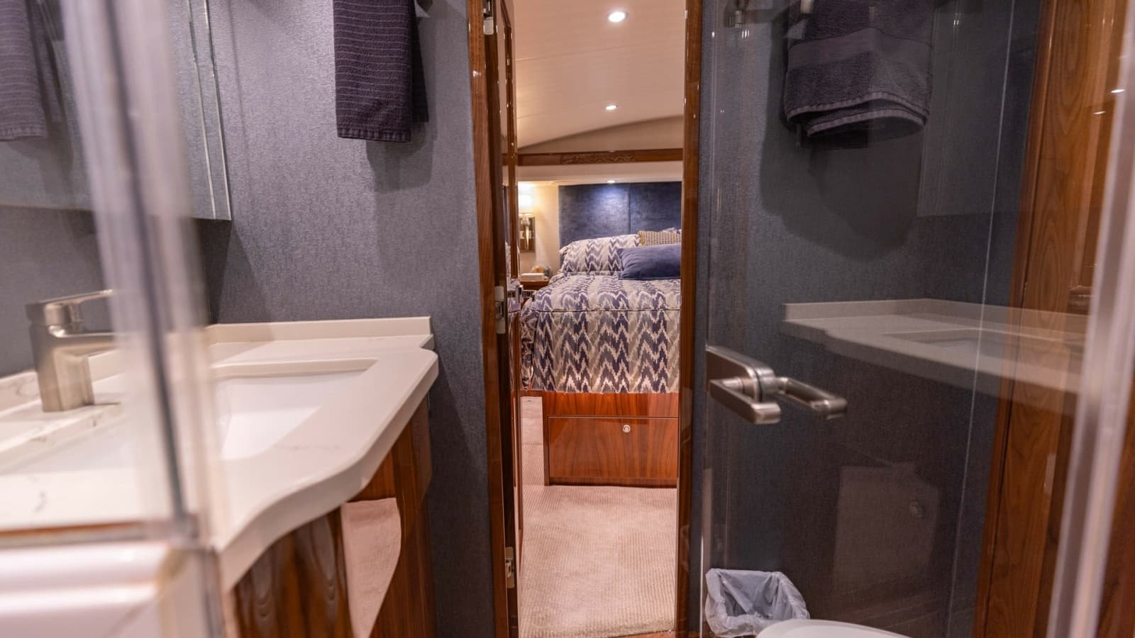 2019 Viking 68 Convertible - Photo 17
