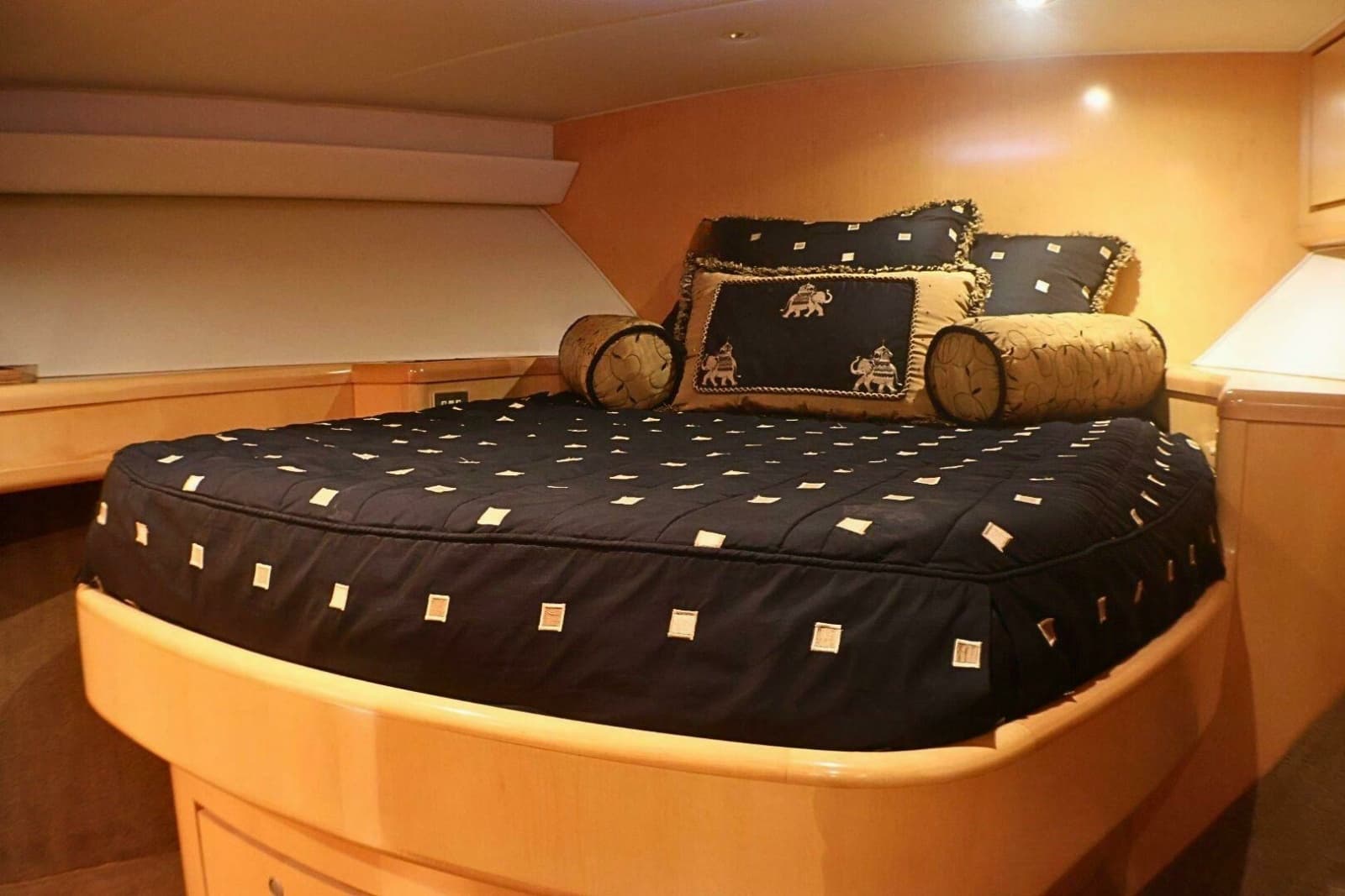 2001 Donzi 73 Sport Yacht - Photo 33