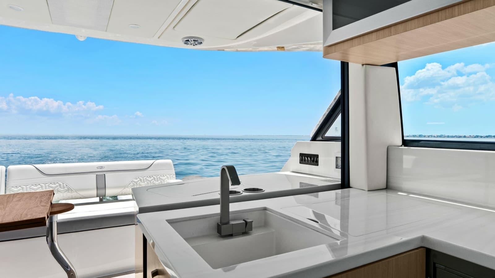 2025 Regal 38 XO - Photo 17