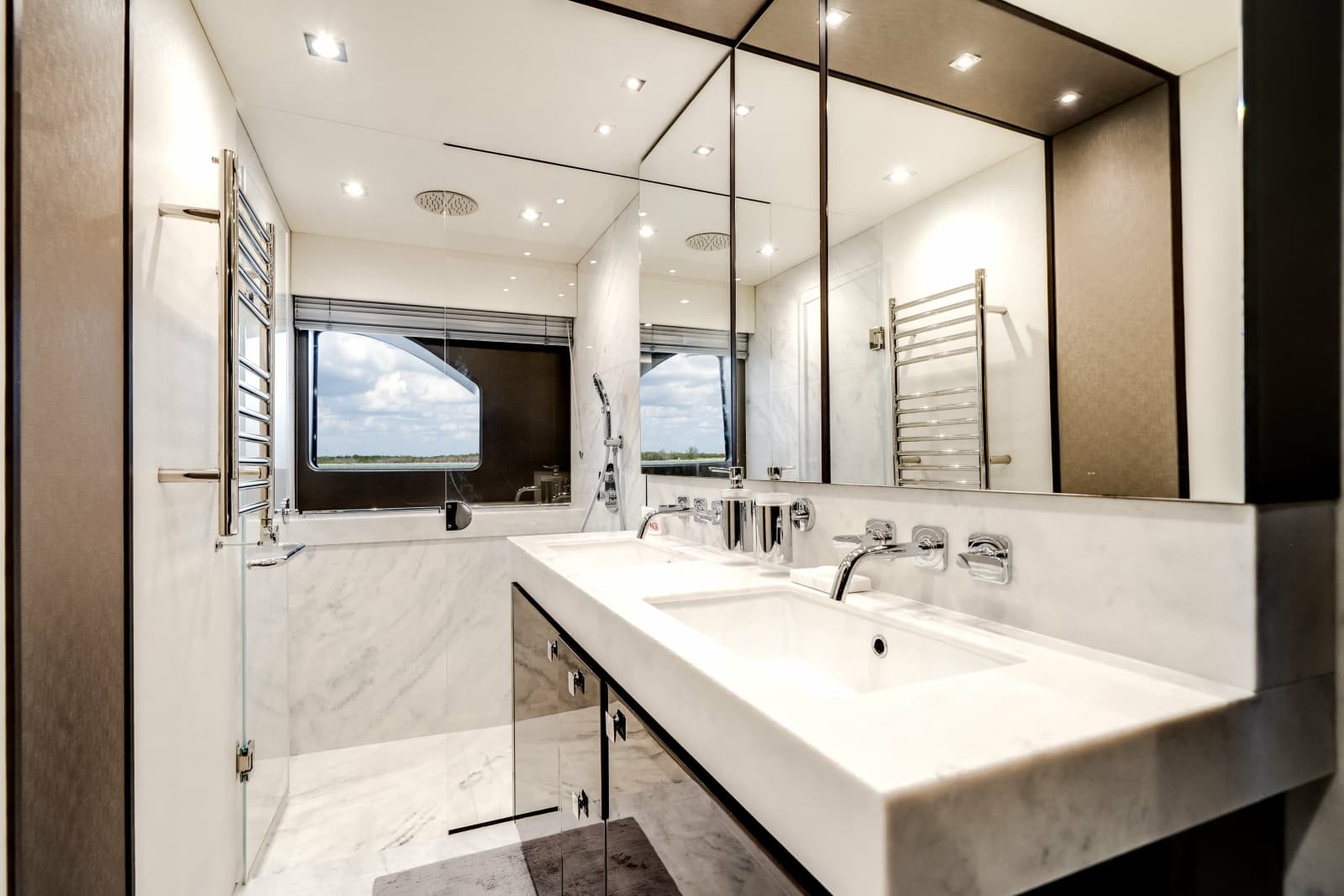 2019 Sunseeker 76 Flybridge - Photo 21