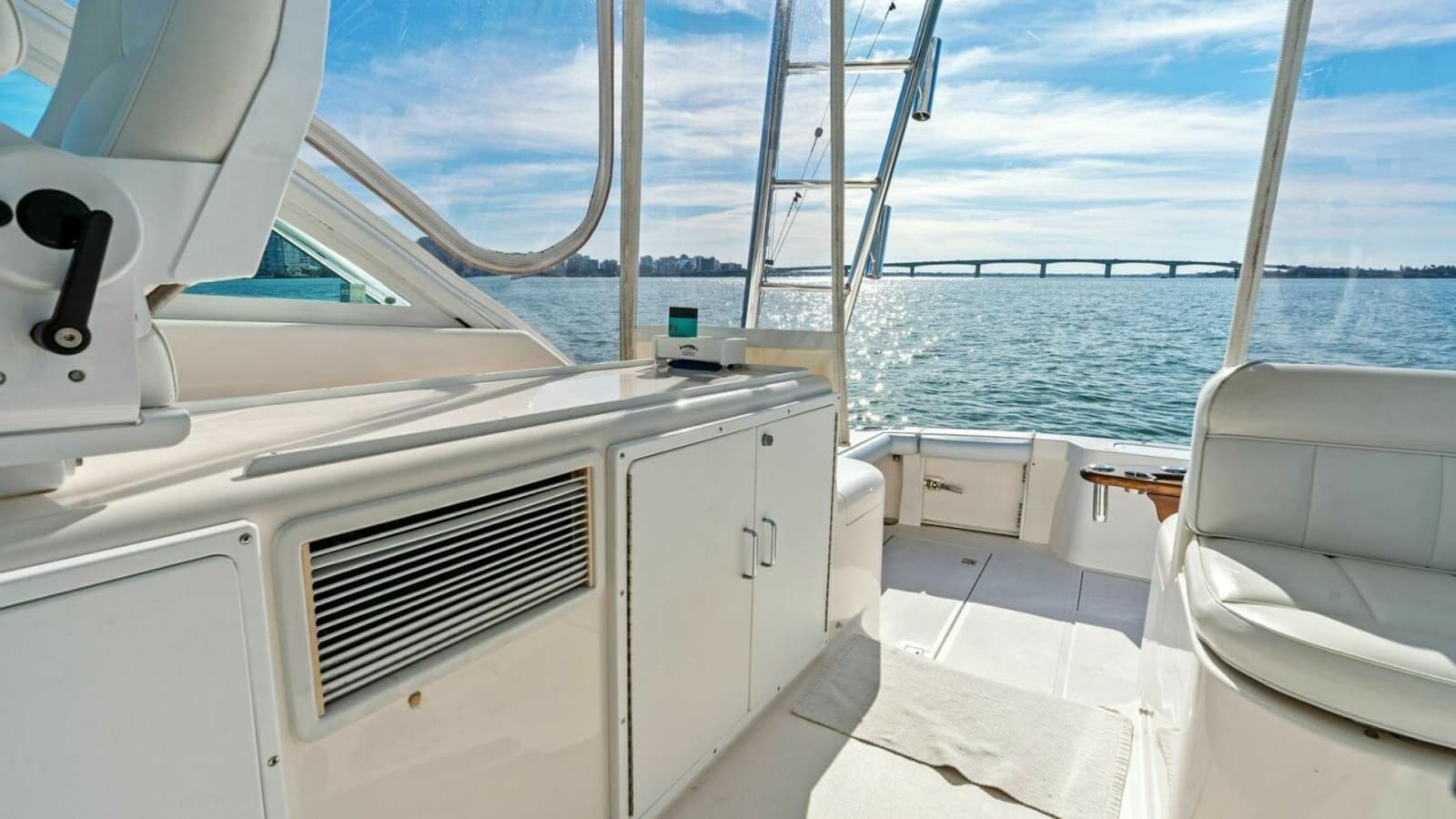 2005 Cabo 40 Express - Photo 23