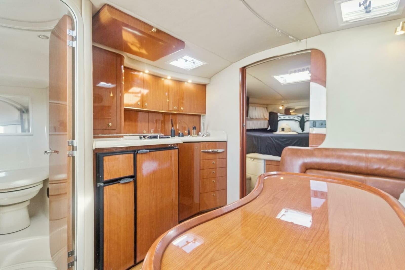 2000 Sea Ray 370 Express Cruiser - Photo 10