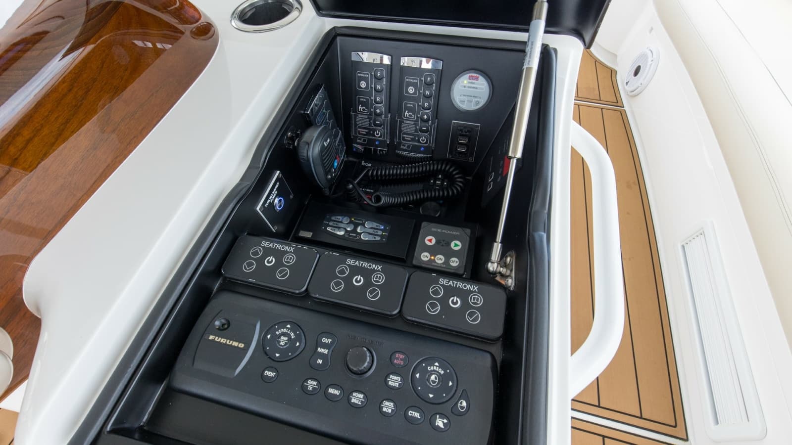 2022 Viking 58 Convertible - Photo 33