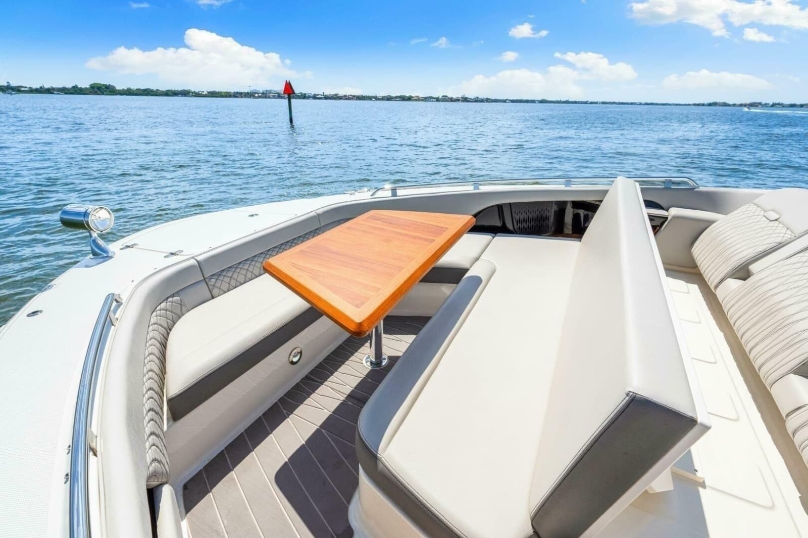 2022 Sea Ray 370 Sundancer - Photo 28