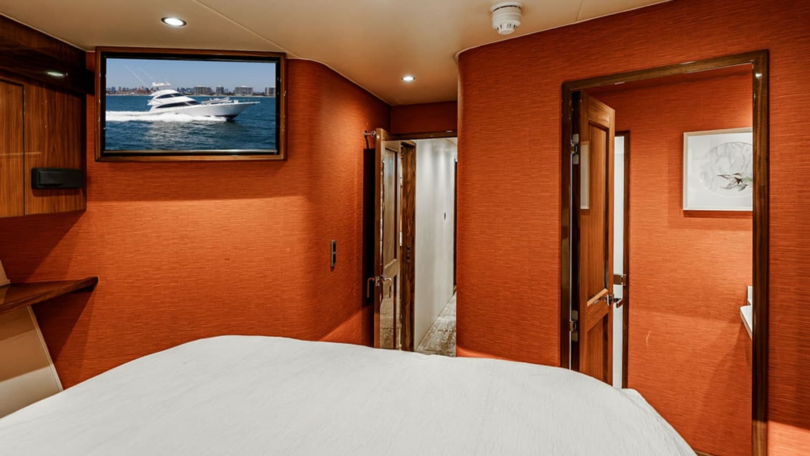 2019 Viking 80 Skybridge - Photo 40
