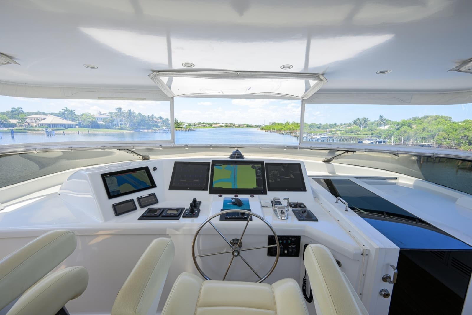 2005 Hatteras 100 Motor Yacht - Photo 40