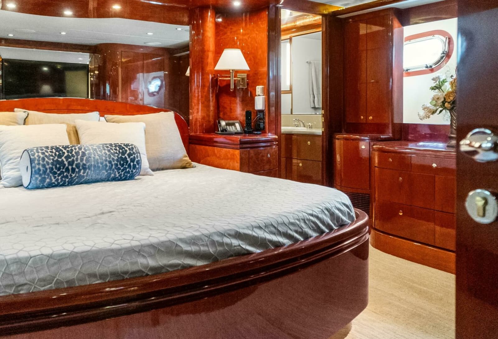 2005 Ocean Alexander 80 motoryacht - Photo 33