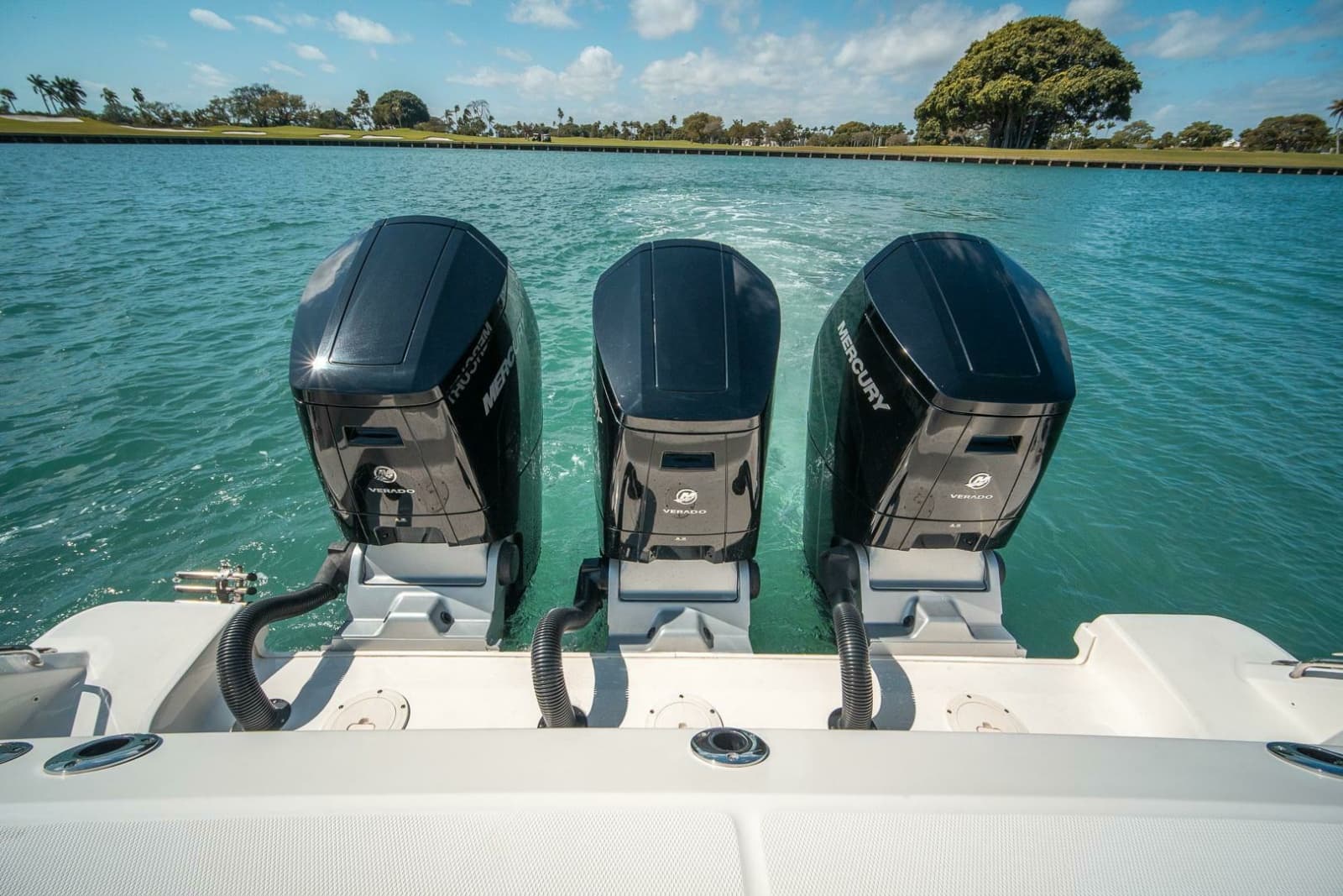2023 Boston Whaler 420 Outrage - Photo 3