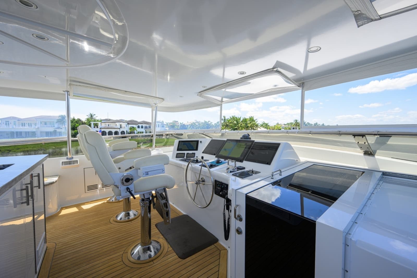 2005 Hatteras 100 Motor Yacht - Photo 38