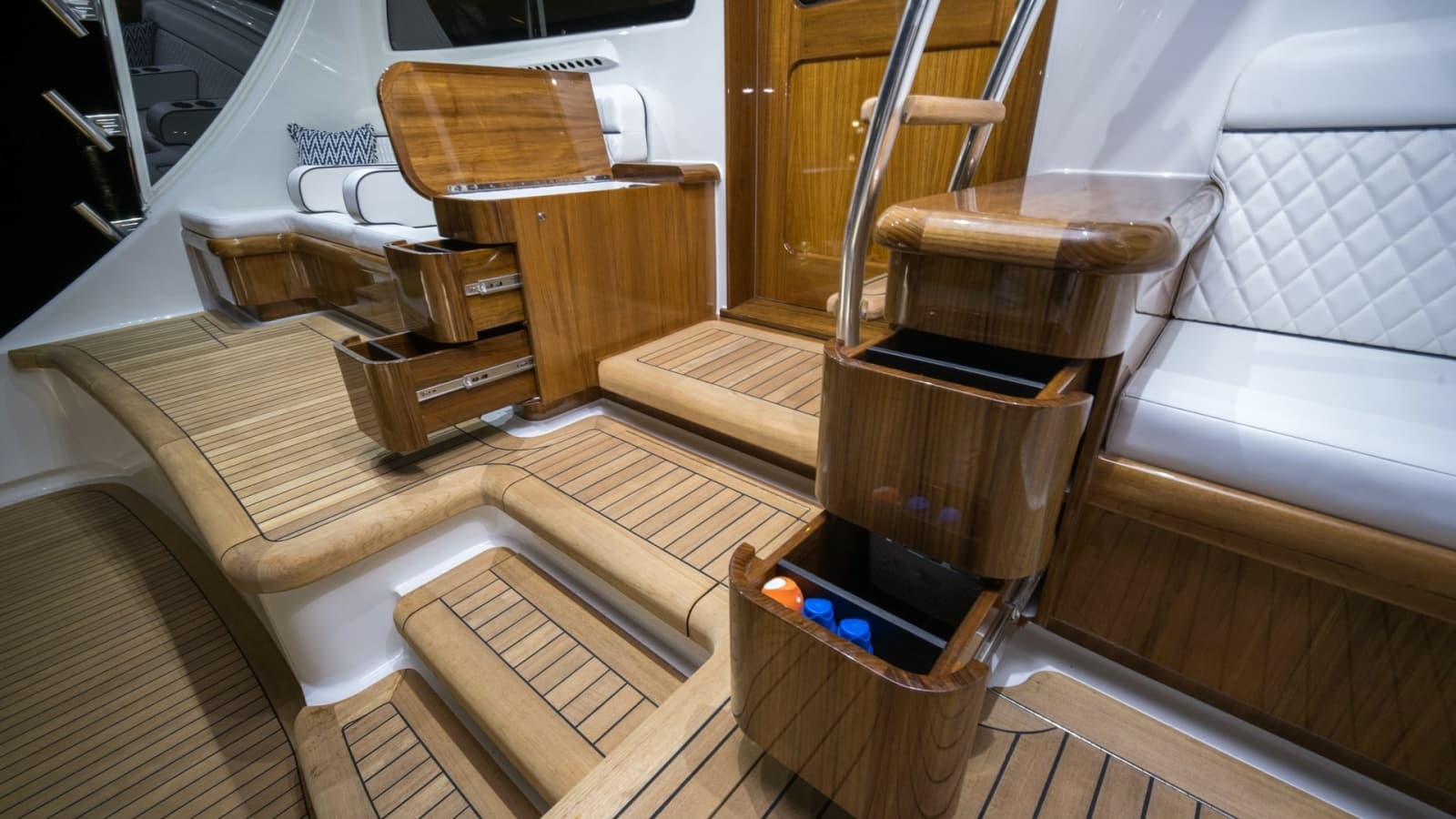 2026 Winter Custom Yachts 75 Open Convertible - Photo 43