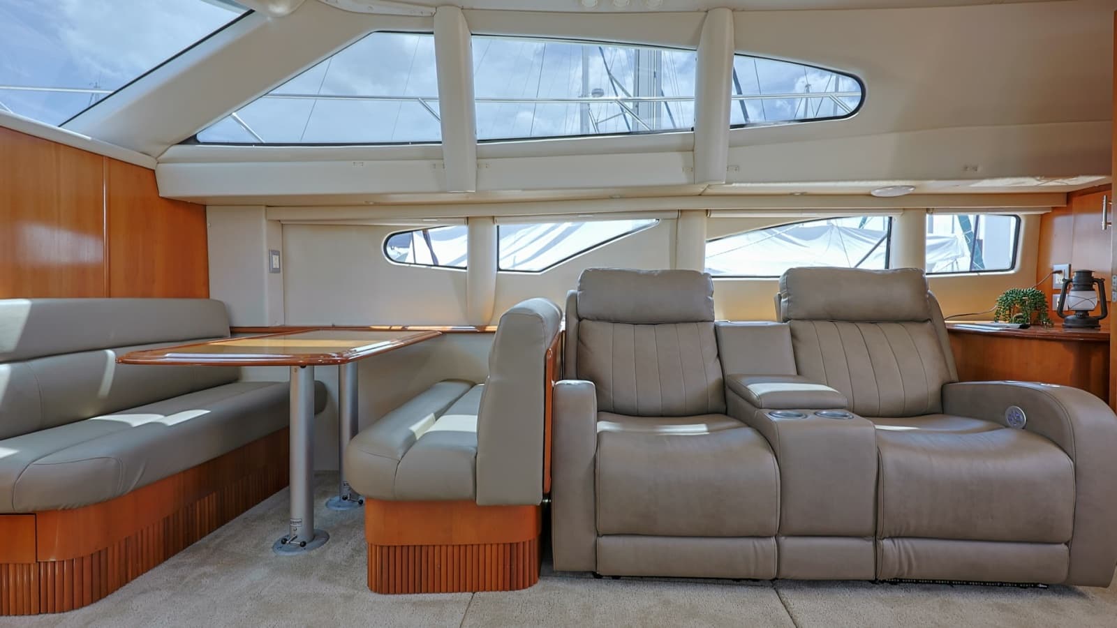 2006 Carver 396 Motor Yacht - Photo 21