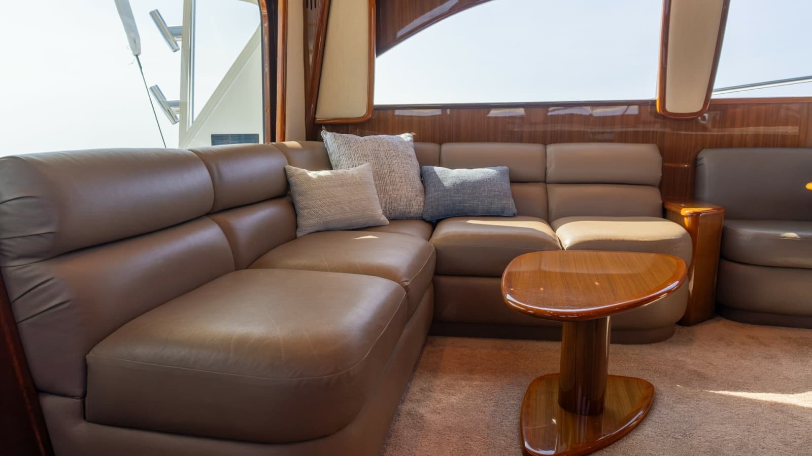 2009 Viking 50 Convertible - Photo 25