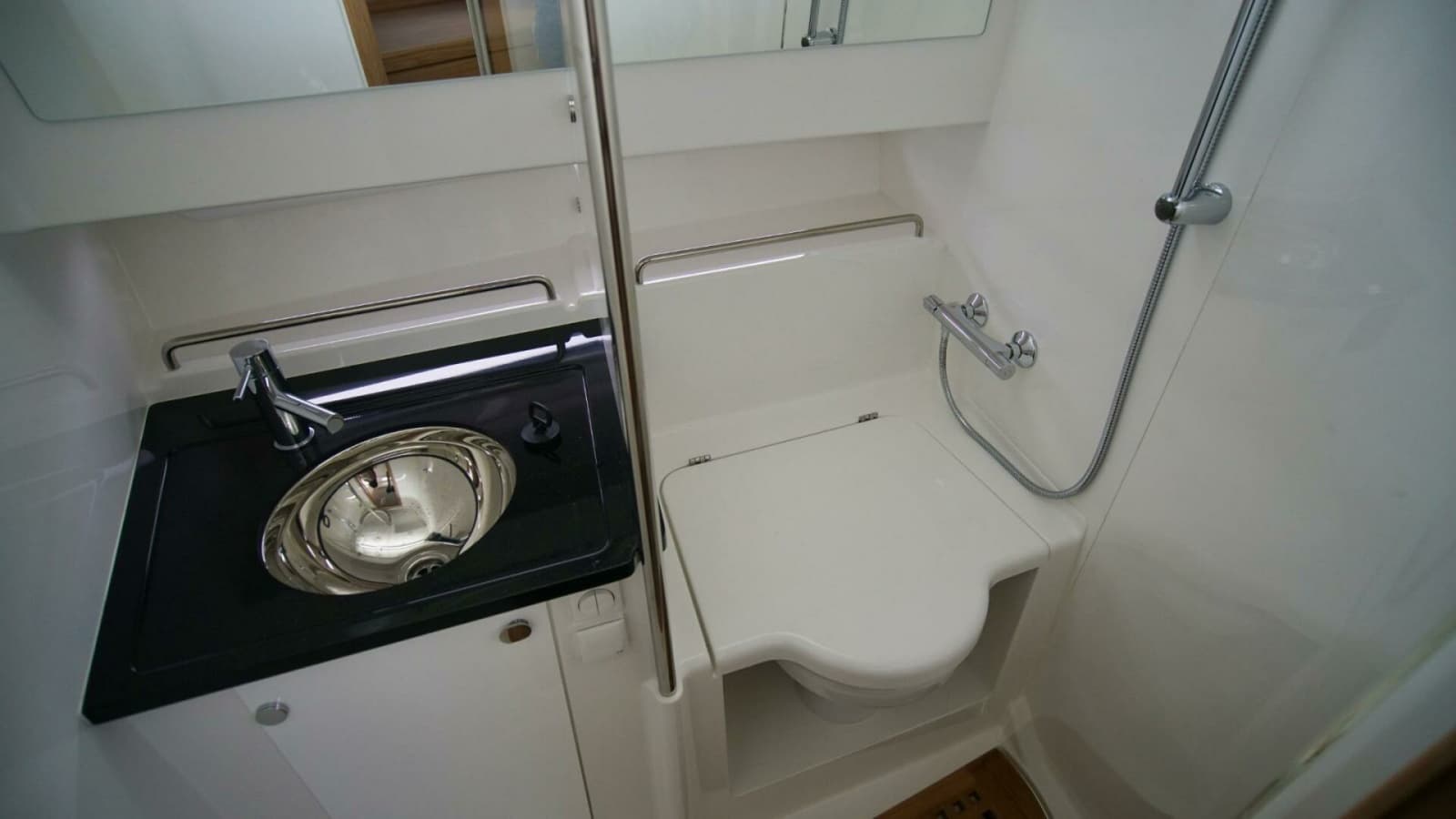 2024 Nimbus Tender 11 - Photo 9