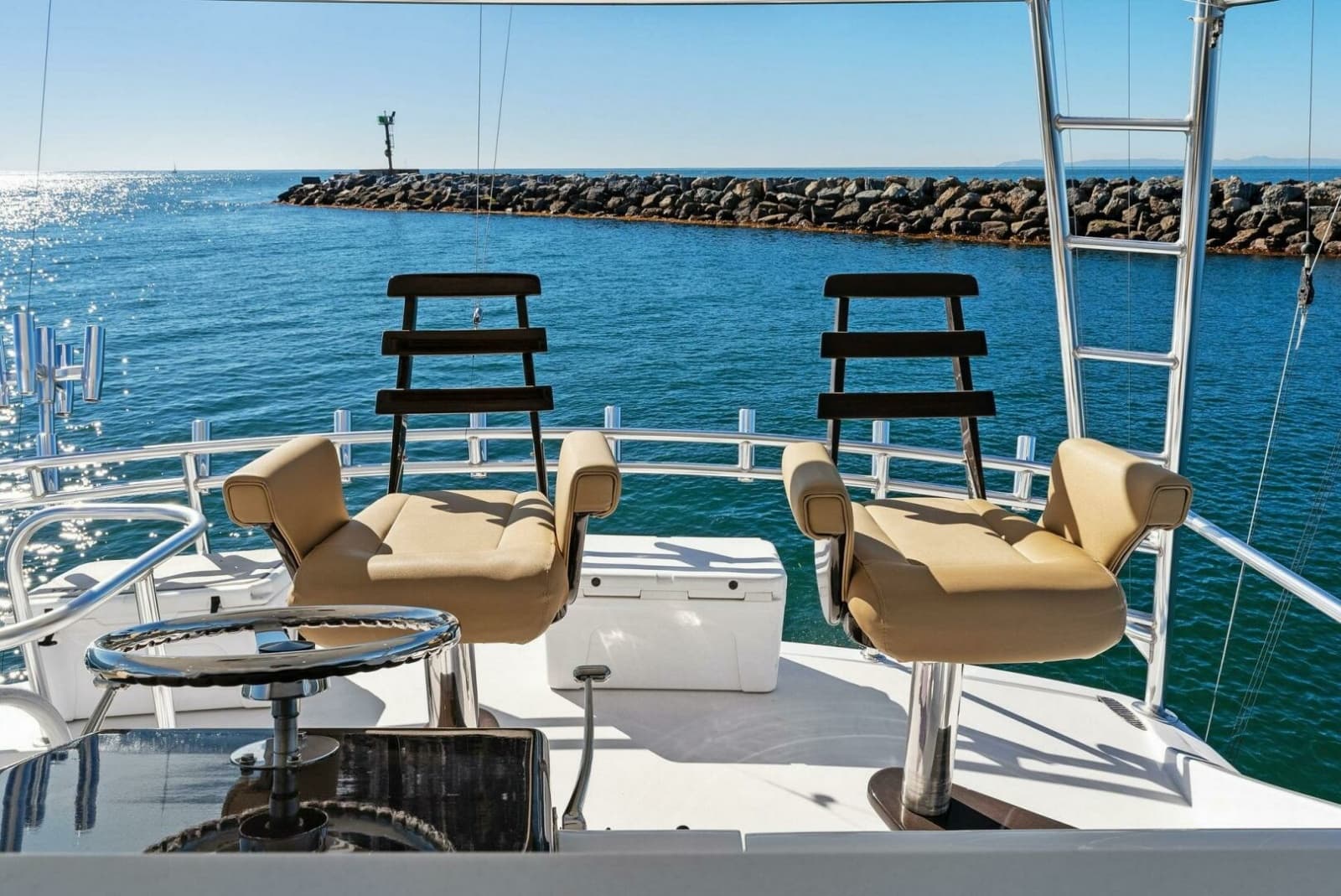 2007 Hatteras 64 Convertible - Photo 38
