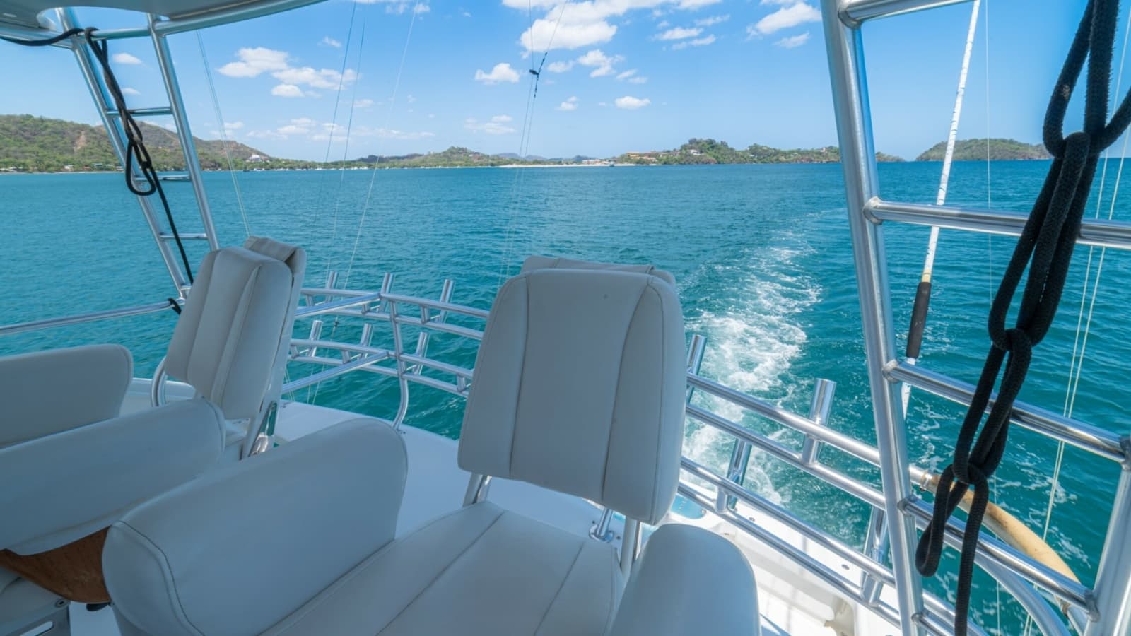 2005 Viking 61 Convertible - Photo 59