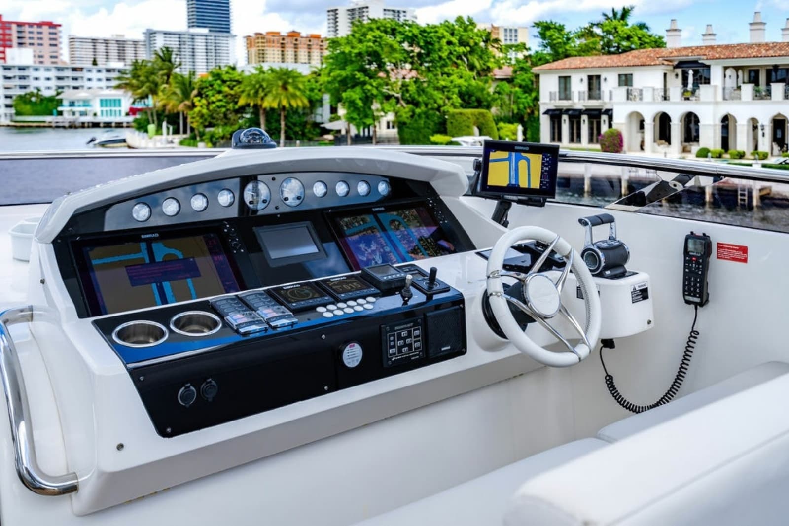 2019 Sunseeker 95 Motor Yacht - Photo 30