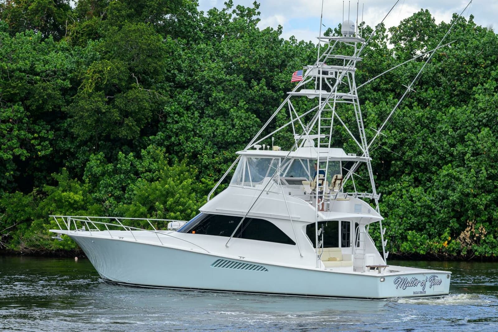 2004 Viking 56 Convertible - Photo 10