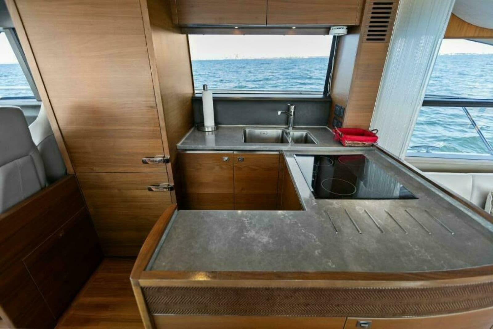2016 Princess 60 Flybridge - Photo 27
