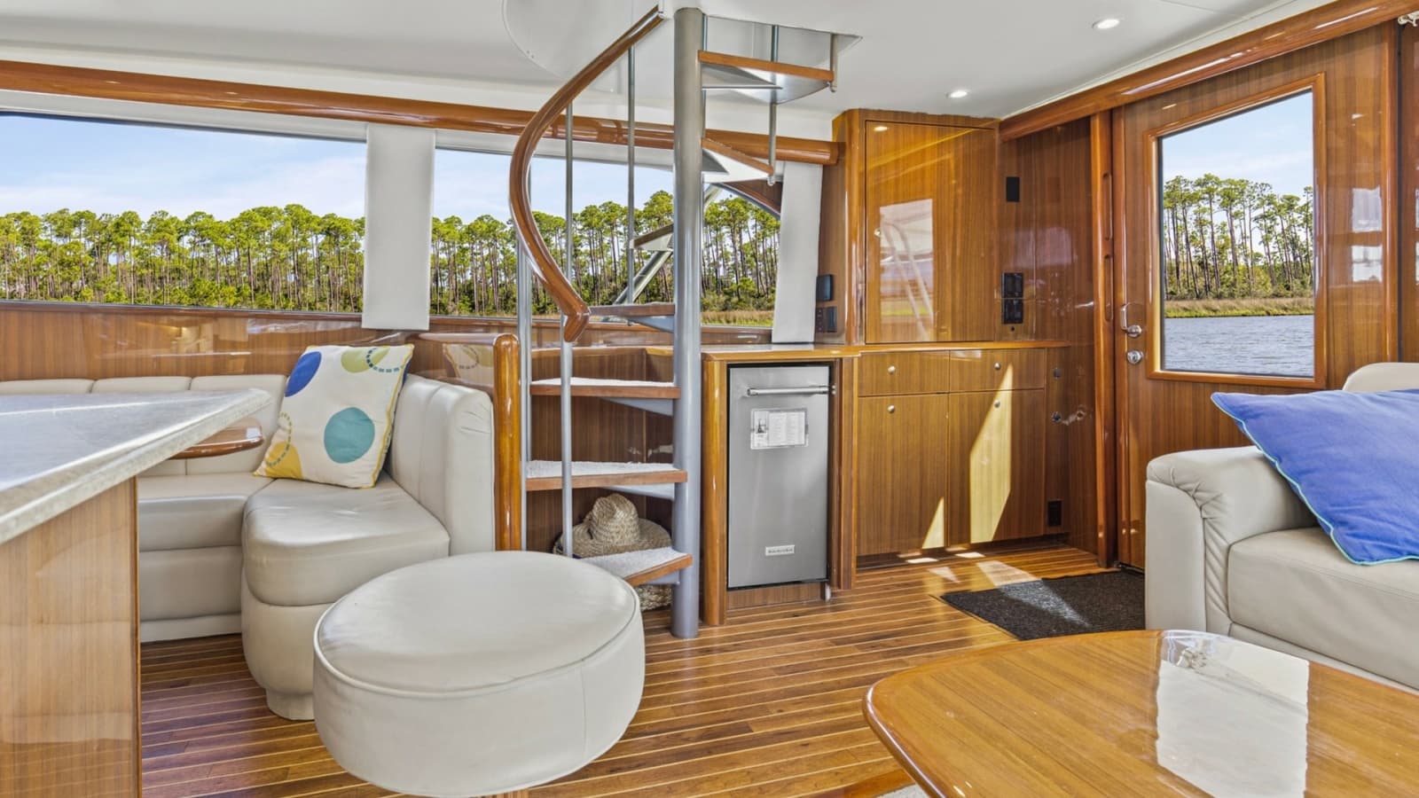 2005 Viking 61 Enclosed Bridge - Photo 8