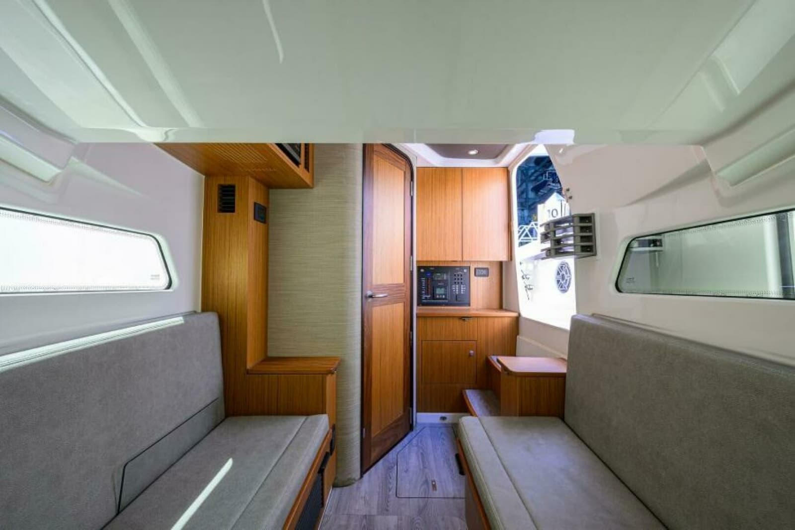 2021 Solace Center Console - Photo 3