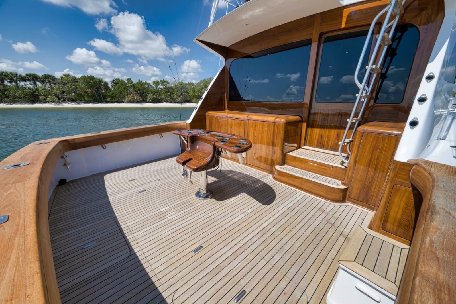 2003 Viking 52 Convertible - Photo 20