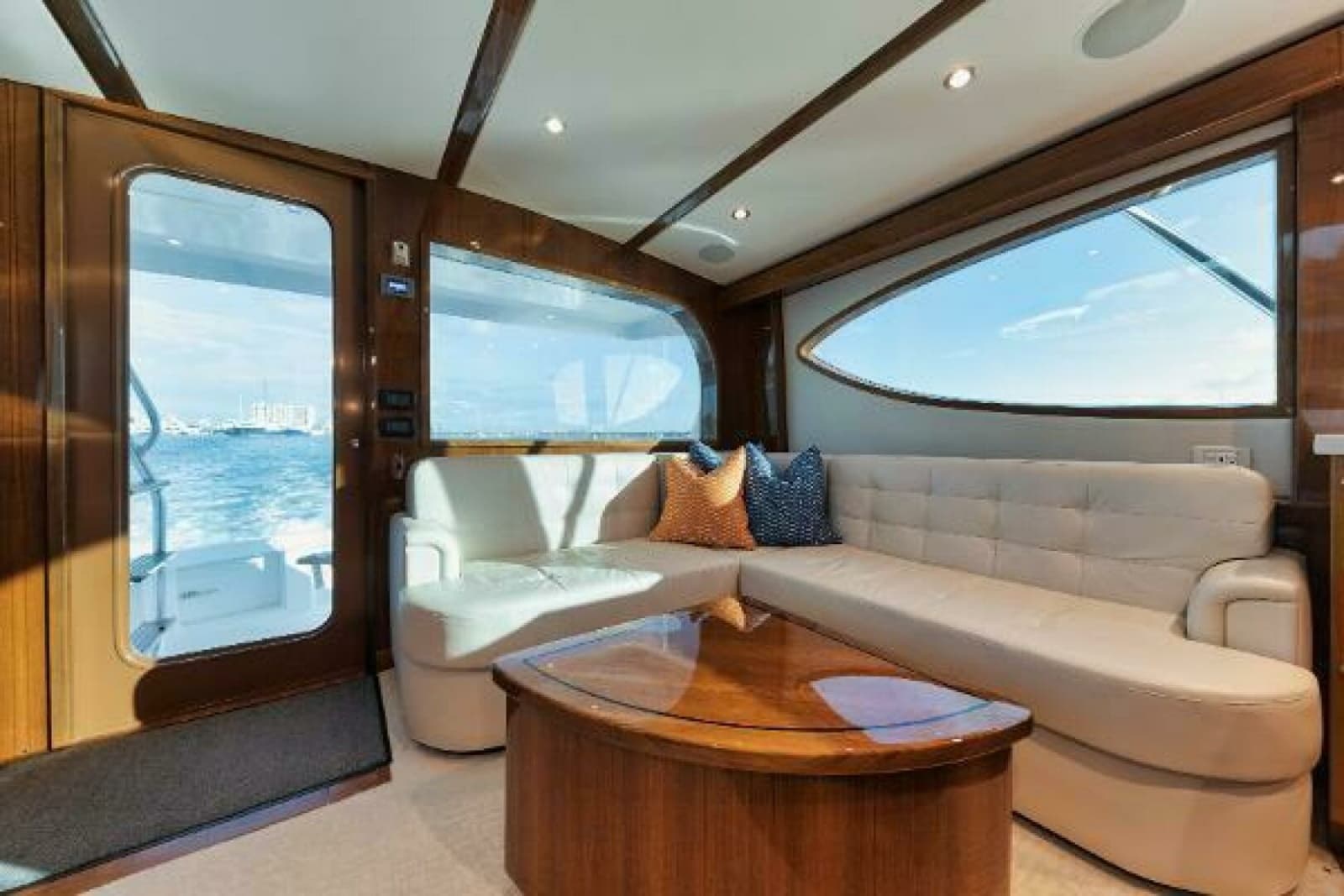 2018 Hatteras GT54 - Photo 7