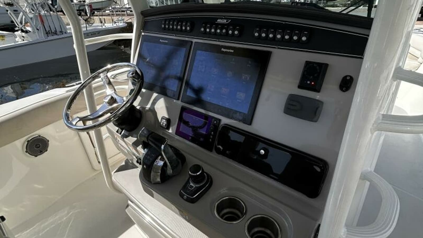 2017 Boston Whaler 330 Outrage - Photo 2
