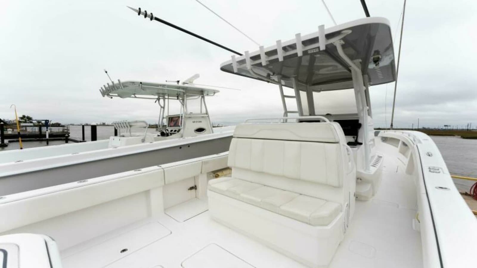 2019 Invincible 39 Open - Photo 12
