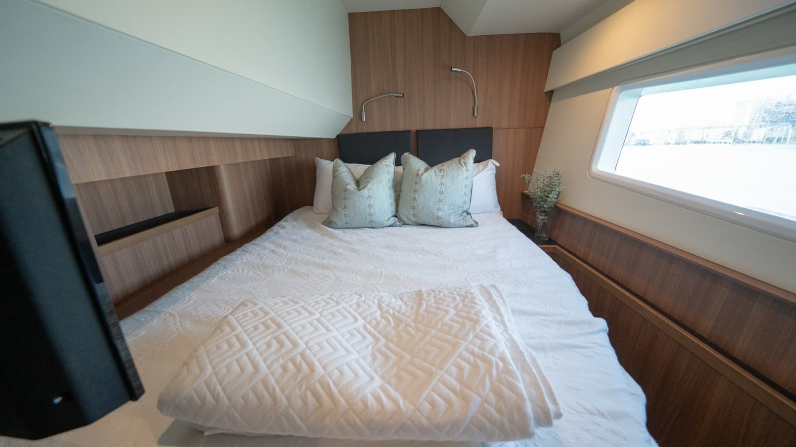 2021 Aquila 44 Motor Yacht - Photo 12