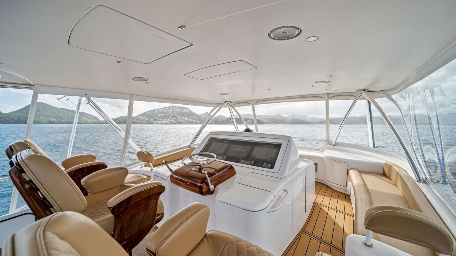 2015 Viking 70 Convertible  - Photo 40