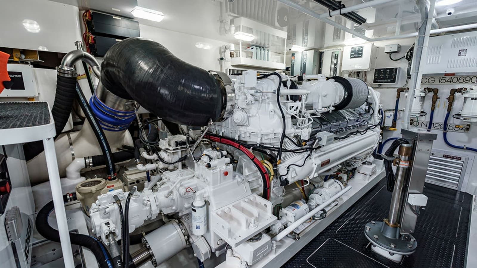2019 Viking 80 Skybridge - Photo 60