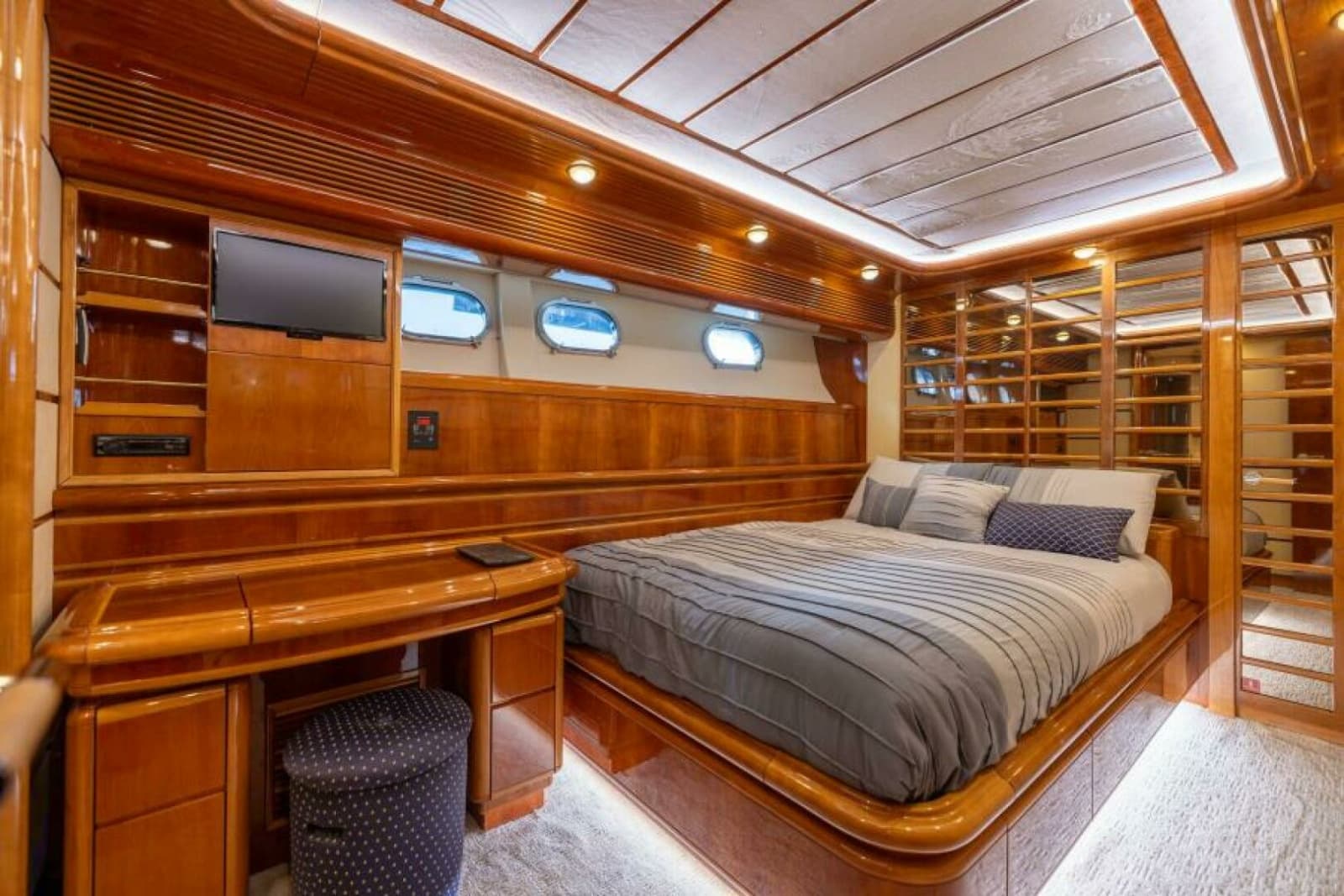 2001 Ferretti Yachts 94 Raised Pilothouse - Photo 18