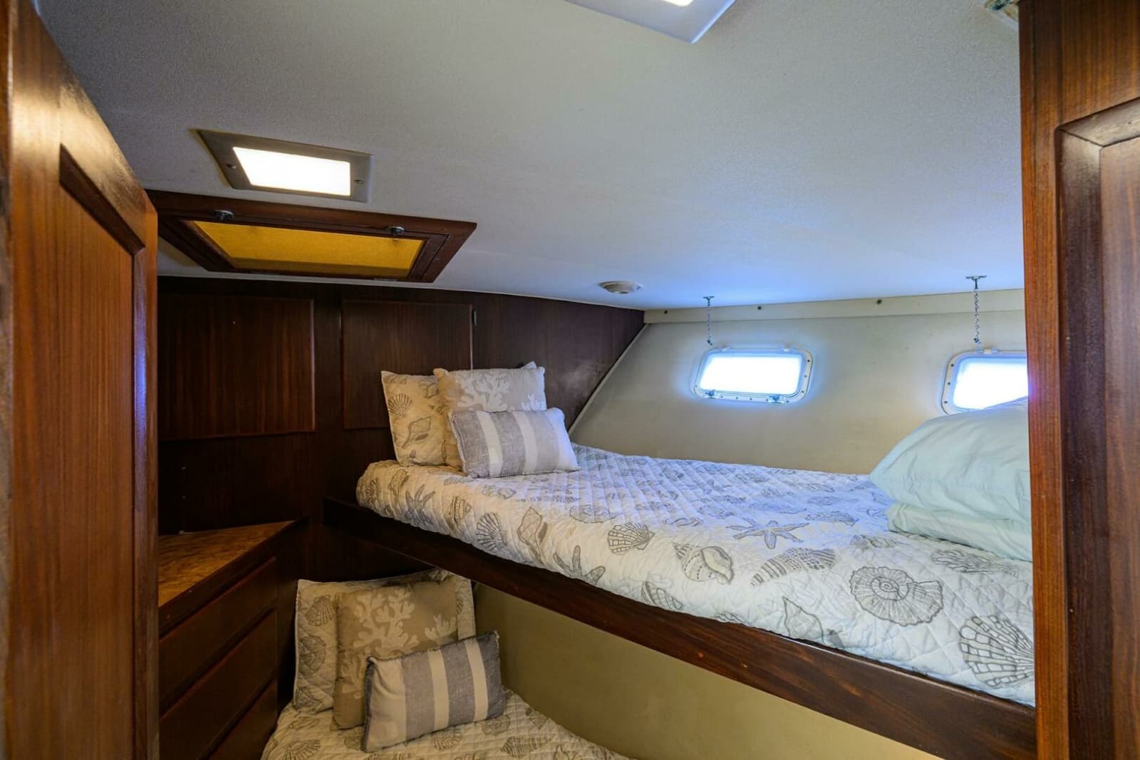 1987 Hatteras 63 Motor Yacht - Photo 34