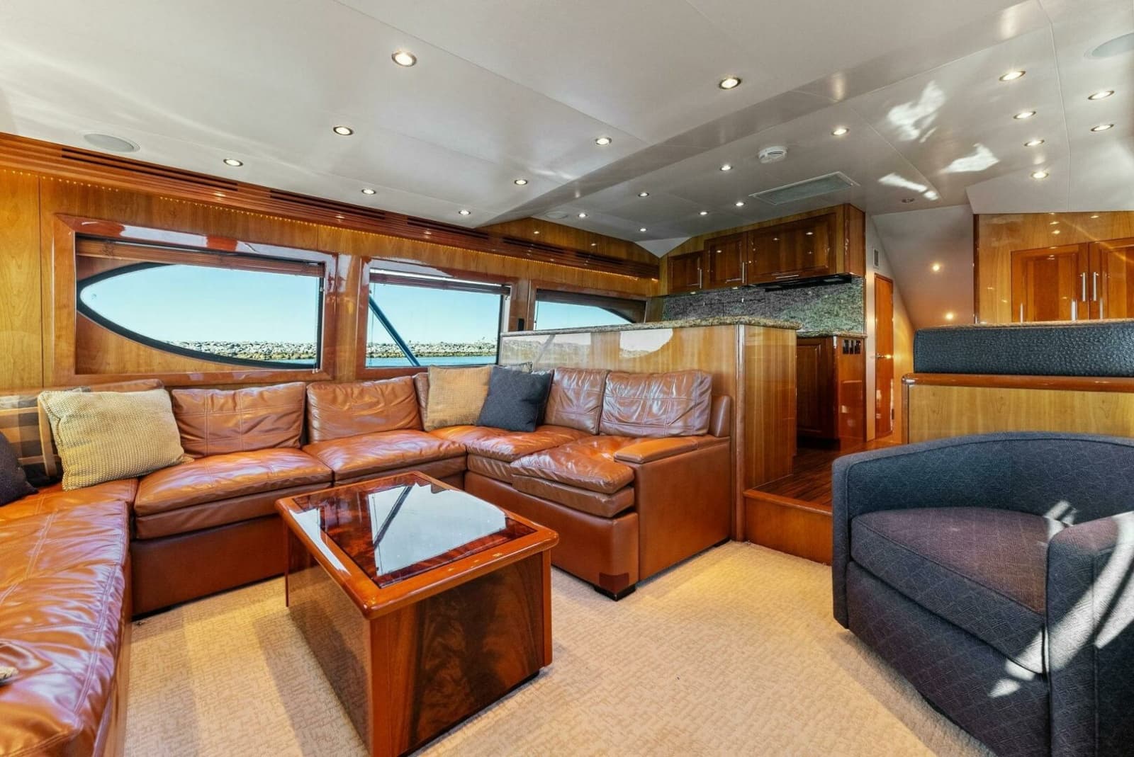 2007 Hatteras 64 Convertible - Photo 7
