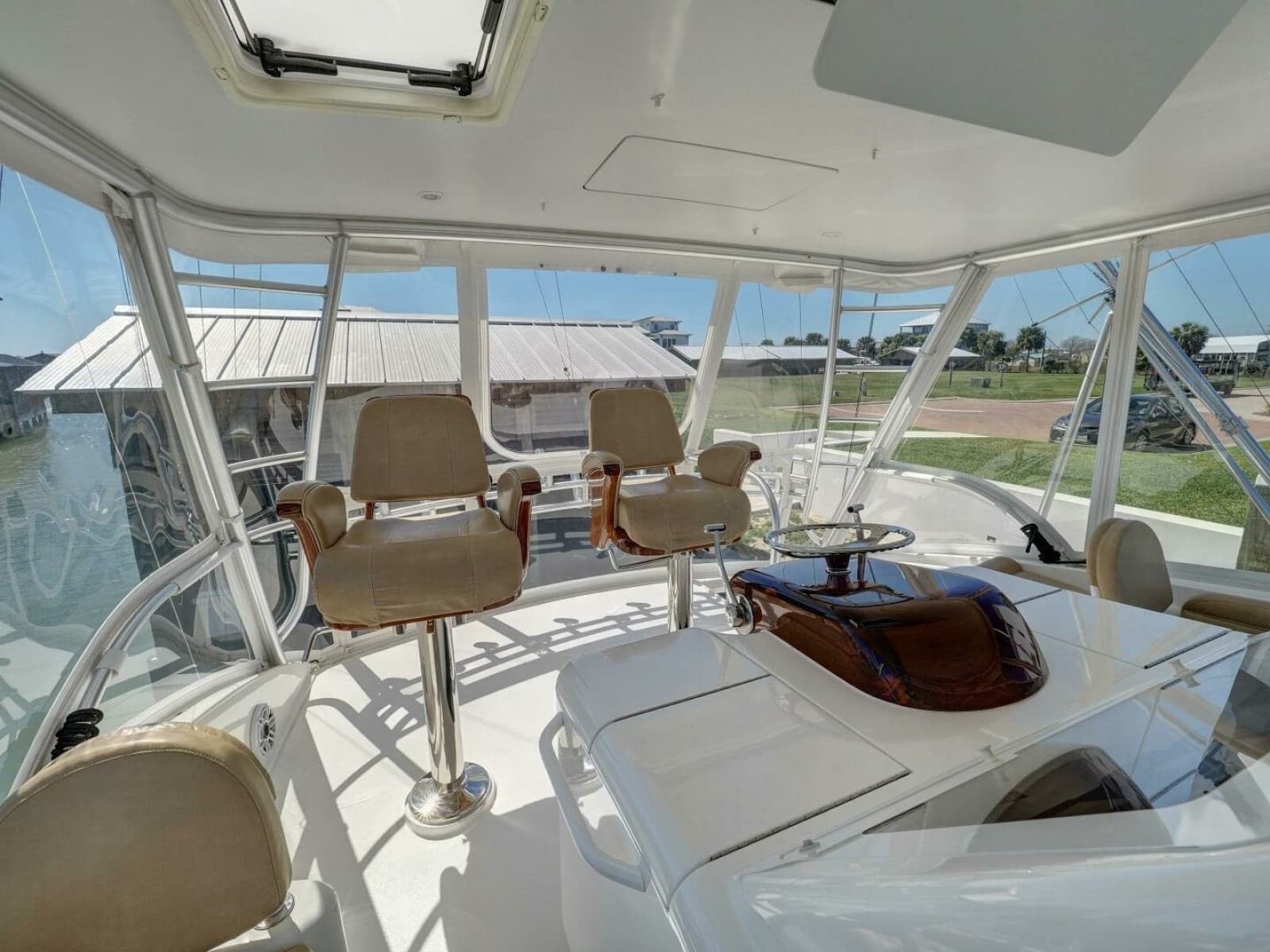 2017 Viking 52 Convertible - Photo 27