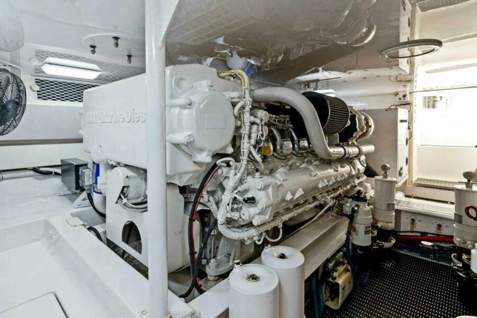2003 Viking 48 Convertible - Photo 44